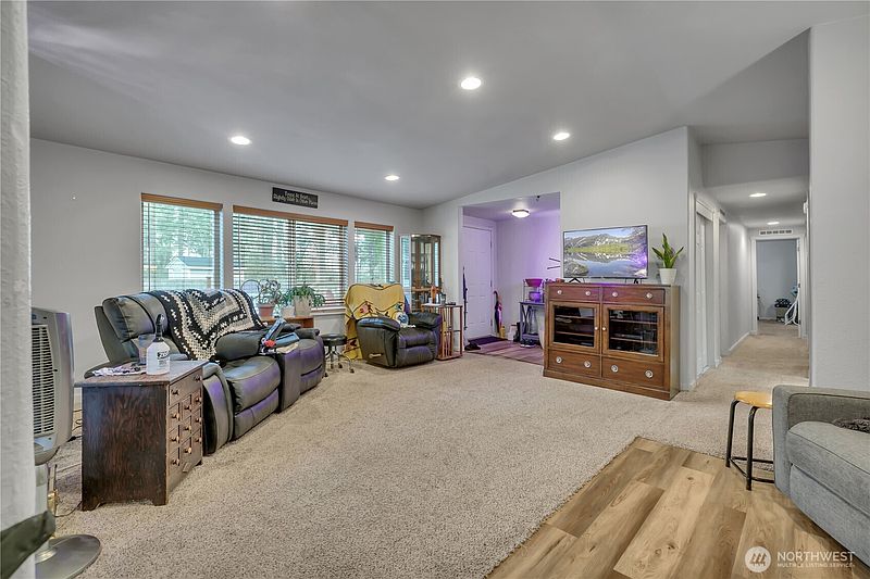 5th image of 20027 137th Avenue Ct E #136