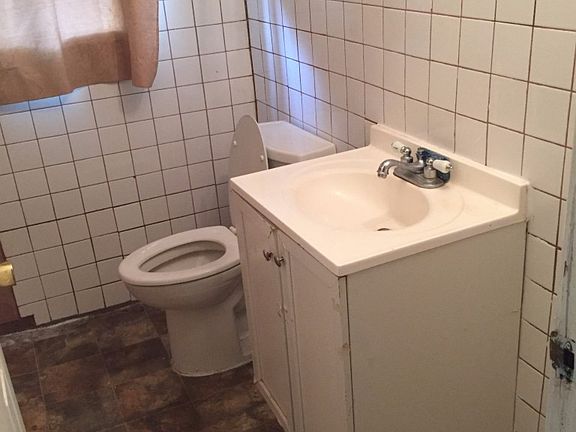5th image of 2609 Wah Ave