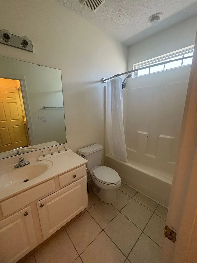 ROOMY 3 bedroom/2 bath condo at Fountain Point — Photo 4
