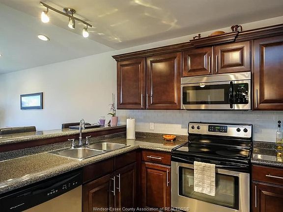 5th image of 4750 Barcelona Cres