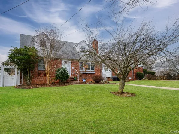 96 East Avenue, Freeport, NY 11520