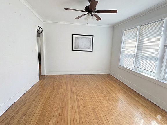 2nd image of 6532 N Sacramento Ave APT 3S