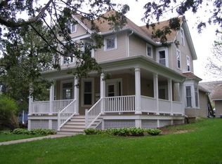 208 1/2 S 1st St, Mount Horeb, WI 53572