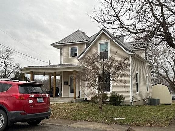 2nd image of 401 Maple St