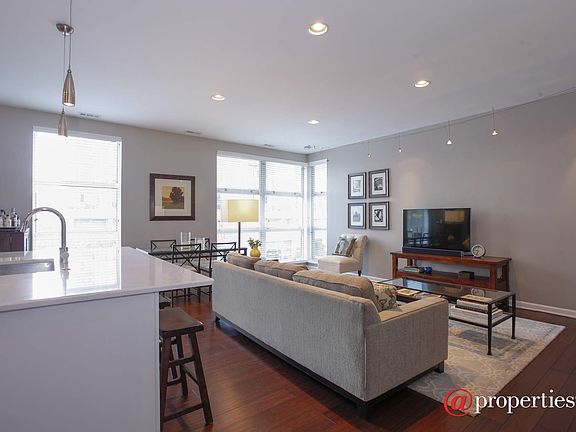 4th image of 1808 S Michigan Ave APT 35