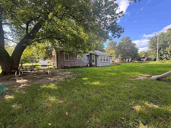 2nd image of 230 Maple St