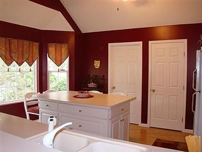 4th image of 335 Blair Cir