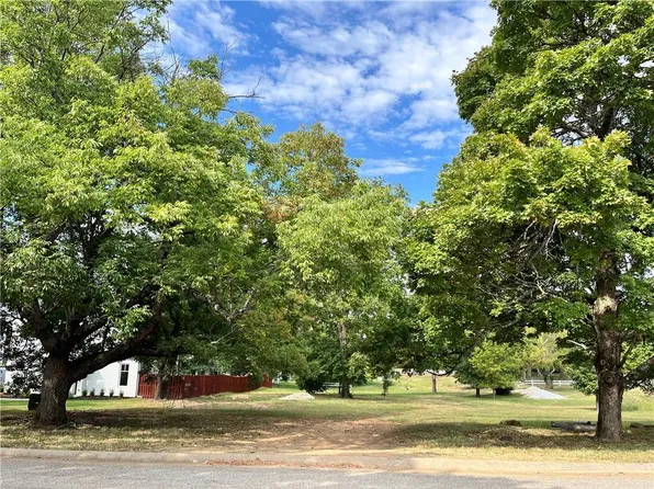 1327 N Woolsey Ave #6, Fayetteville, AR 72703