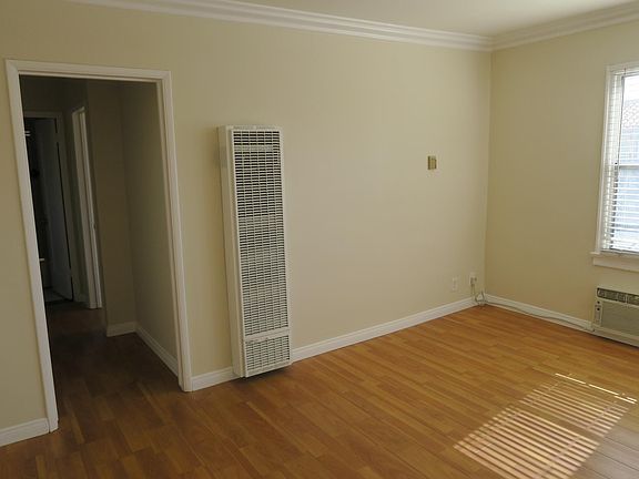 4th image of 7957 Blackburn Ave