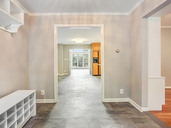 3rd image of 9801 Orchid Cir