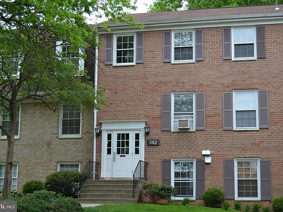2nd image of 742 Quince Orchard Blvd #20