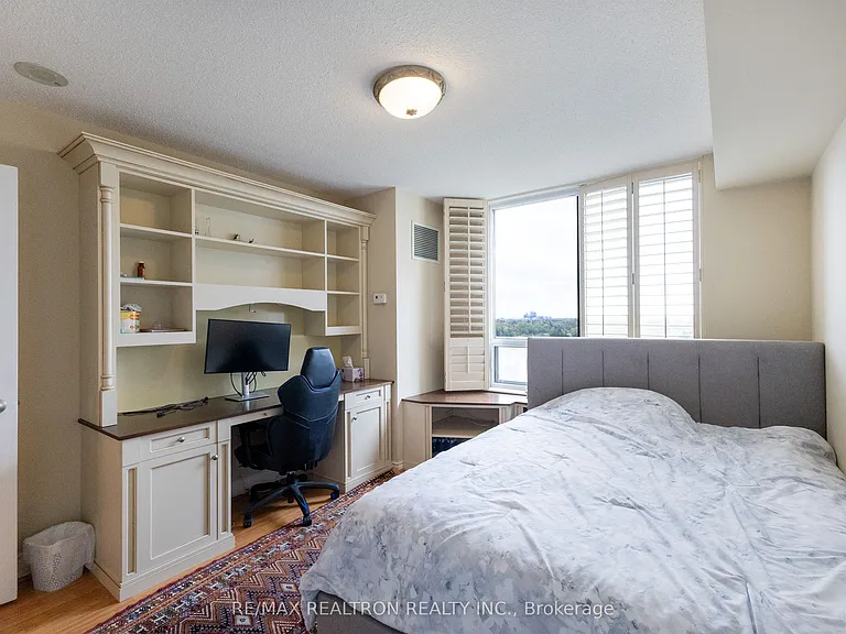 78 Harrison Garden Blvd #1409 — Photo 21