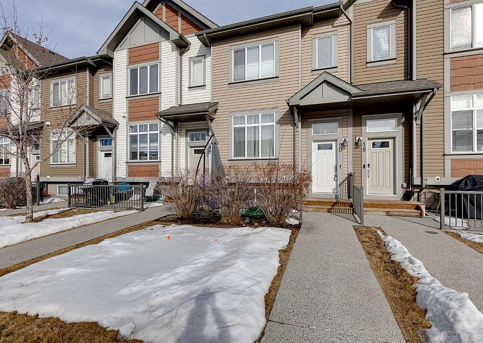 1st image of 20 S Copperpond Rise SE