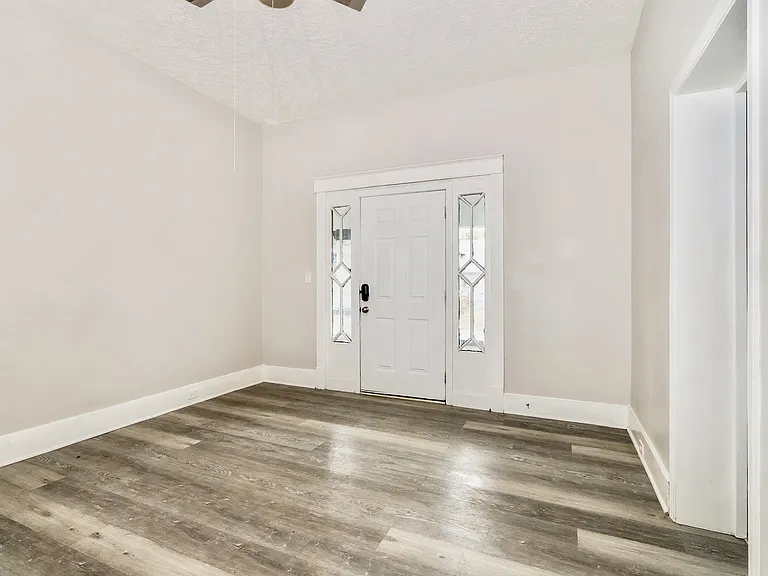 1028957_019_living_room_13227990.jpg