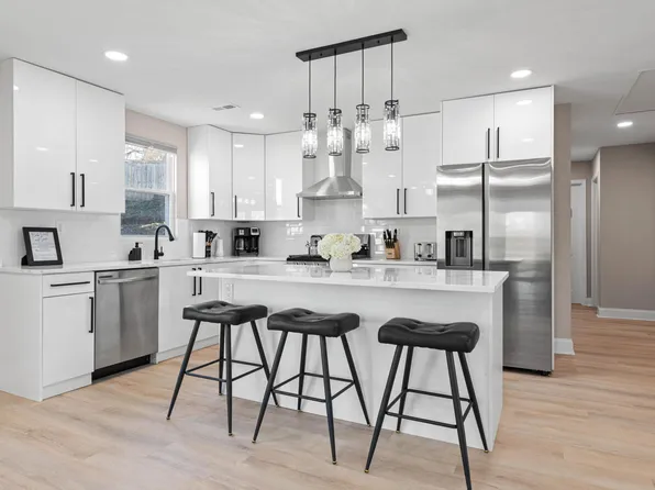 8815 Delphine Rd, Glenside, PA 19038