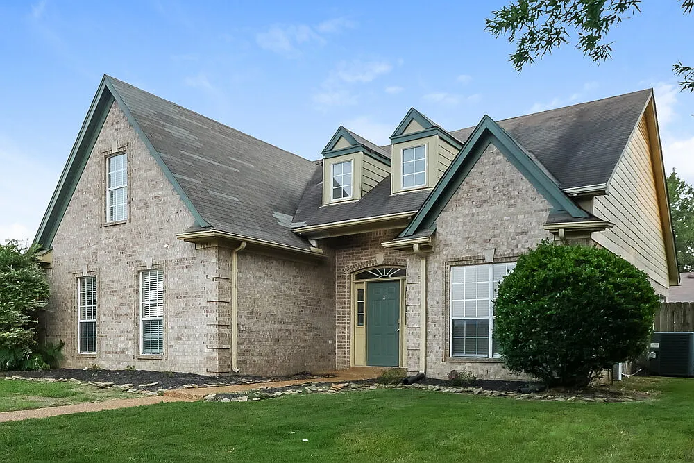 4 bed, 3.0 bath, 2100 sqft, $2,245 — Photo 4