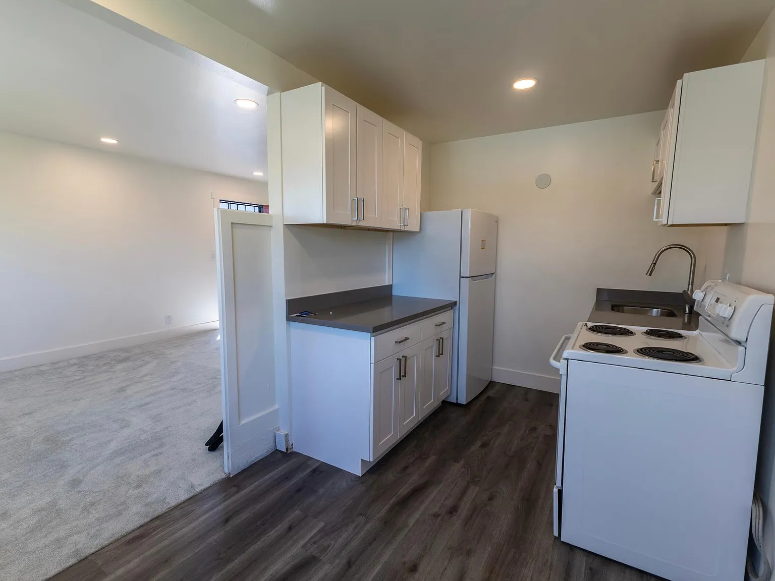1 bed, 550 sqft, $2,100 — Photo 2