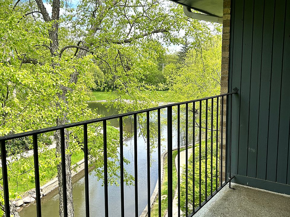 Huge Balcony overlook garden and pool