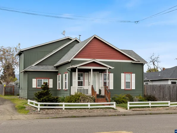 945 SE Uglow Ave, Dallas, OR 97338