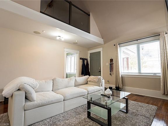 3rd image of 293 Charette St