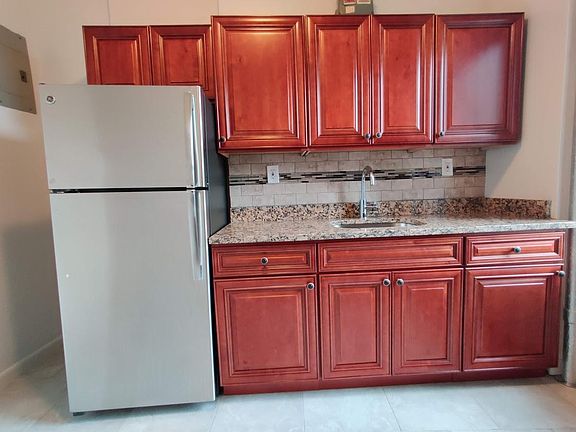 3rd image of 2525 Davidson Ave #7K