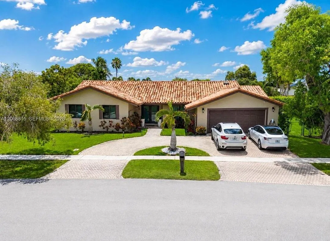 4 bed, 2.0 bath, 1991 sqft, $5,150 — Photo 3