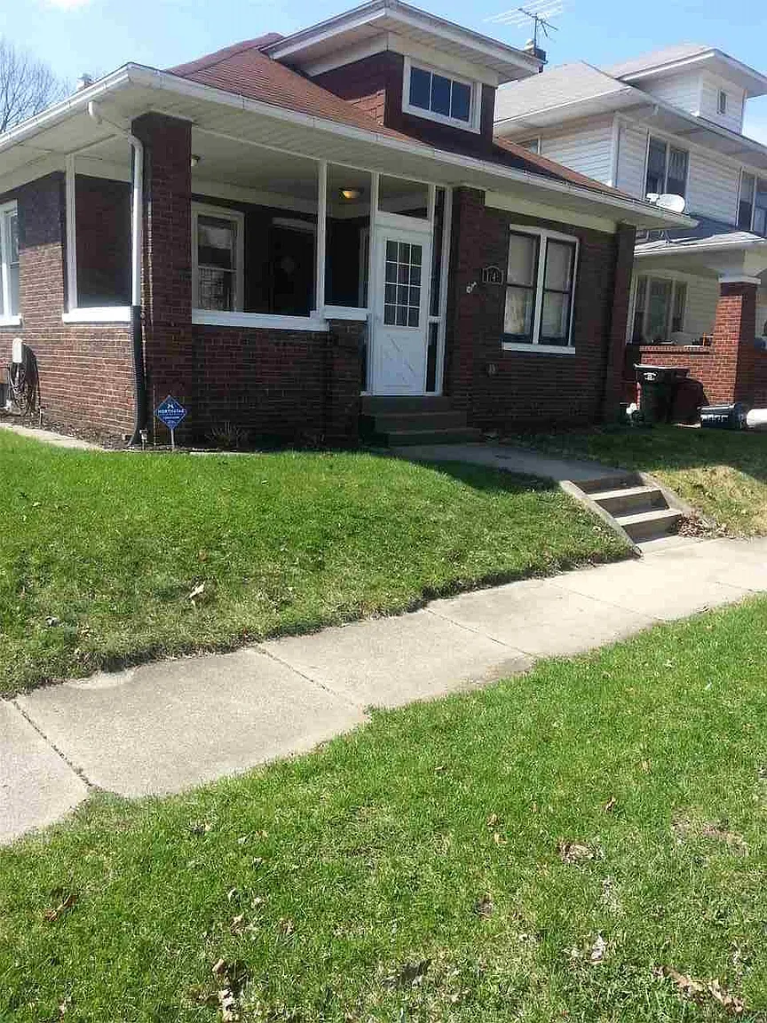 1745 Leer St photo 1