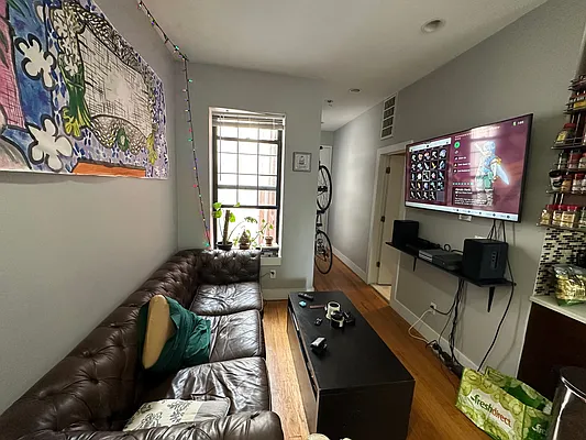 Rented by Premier Metro Realty Corp | media 2