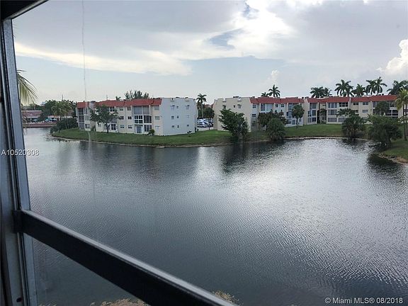 4th image of 2931 E Sunrise Lakes Dr #307