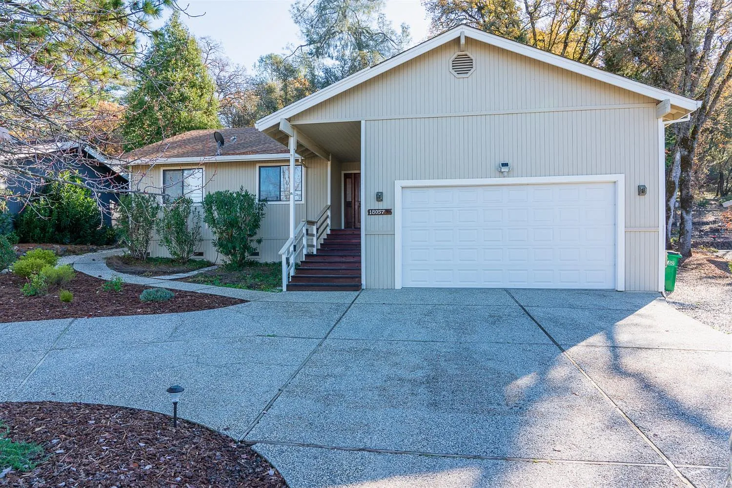 18057 Lake Forest Dr photo 1