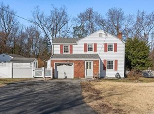 29 Kinderhook Dr, Poughkeepsie, NY 12603