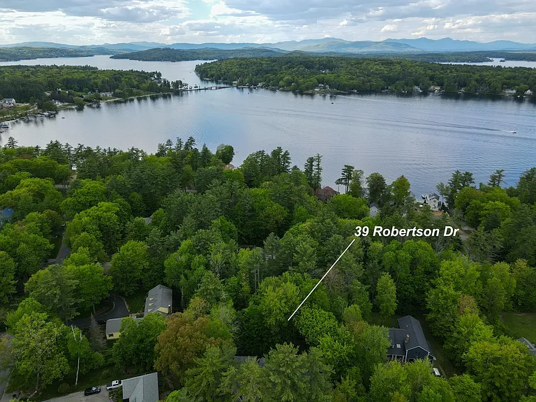 39 Robertson Dr — Photo 6