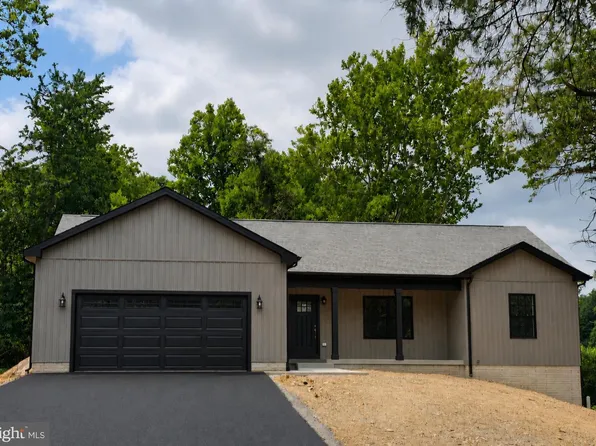 368 Cedar Hill Dr, Harpers Ferry, WV 25425