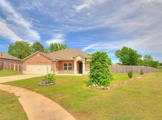 2108 Walnut Hill Ln, Claremore, OK 74019