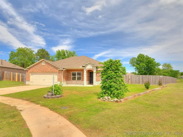2108 Walnut Hill Ln, Claremore, OK 74019