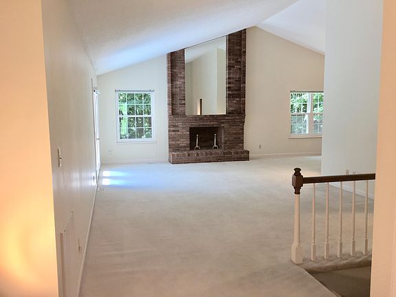 4th image of 1309 Viking Dr