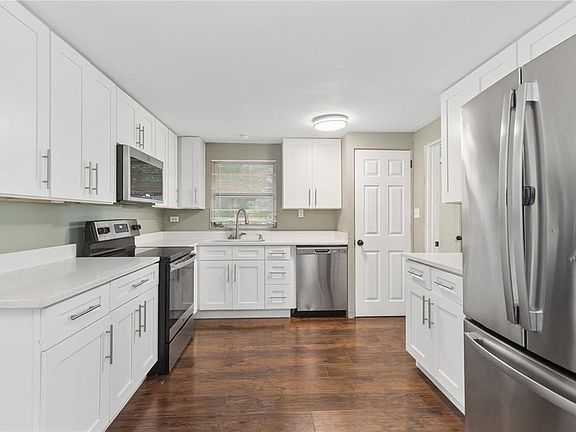 5th image of 247 N Lemon Ave