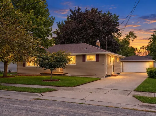 736 John St, Menasha, WI 54952