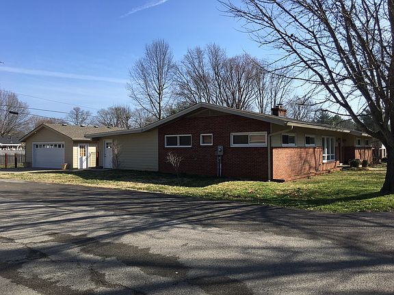 3rd image of 1330 Richland Way