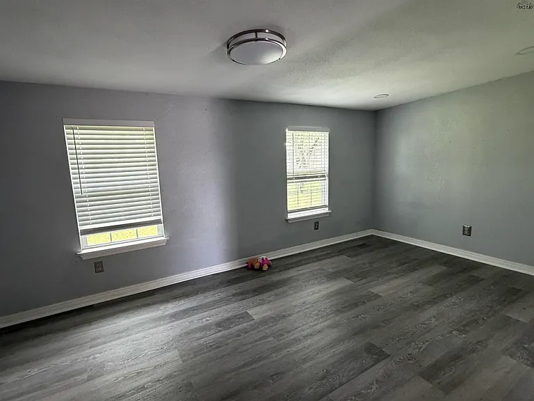 4706 Catalina Dr — Photo 10