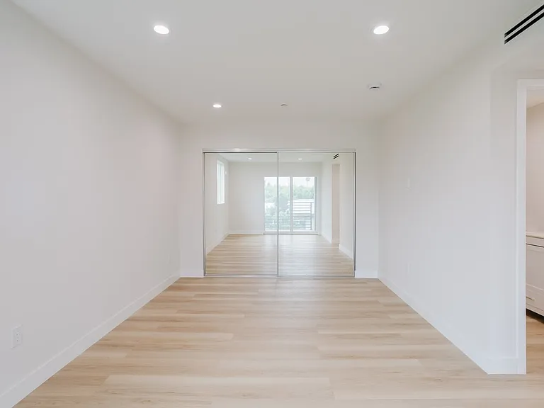 8915 Wakefield Ave — Photo 14