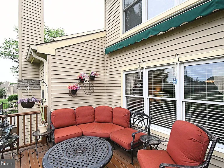 187 Pinecrest Ln — Photo 4