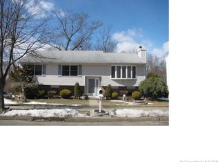 8 Big Spruce Ln, West Haven, CT 06516