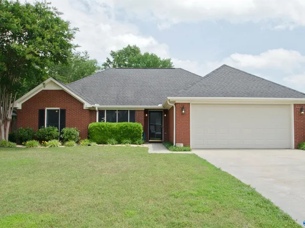 1422 Lake Crest Dr SW, Decatur, AL 35603