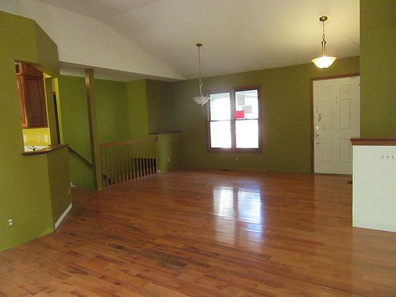 5th image of 582 Maves Dr