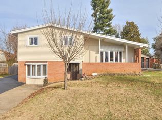 8105 Annella Way, Louisville, KY 40219