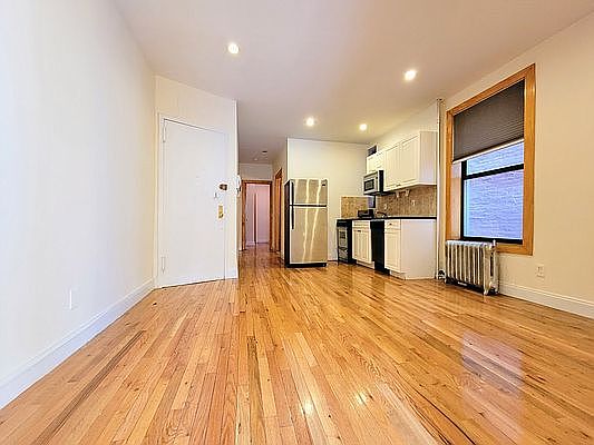 1st image of 111 E 7th St #3V
