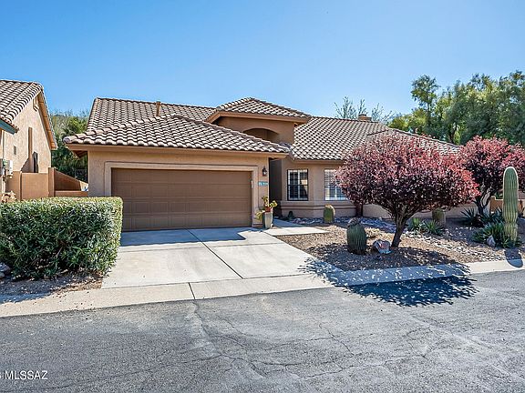 2nd image of 1520 E Sonoran Desert Dr