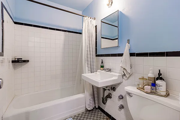 Rented by Grandeur Realty Inc | media 5