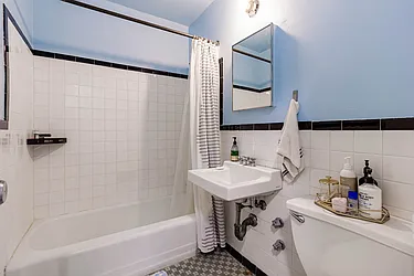 Rented by Grandeur Realty Inc